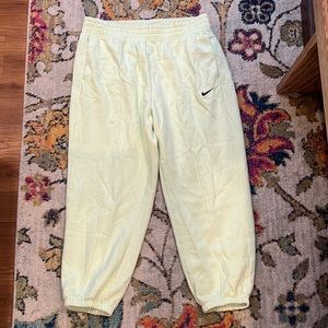 XL Green Nike sweatpants
